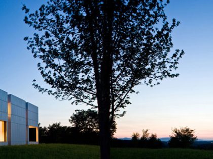 A Contemporary House Constructed of Wood and Metal-Clad for Two Art Collectors in Ancram by HHF Architects & Ai Weiwei (23)