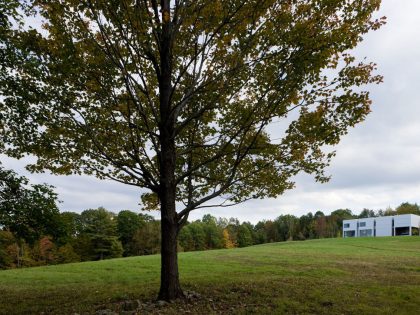 A Contemporary House Constructed of Wood and Metal-Clad for Two Art Collectors in Ancram by HHF Architects & Ai Weiwei (4)