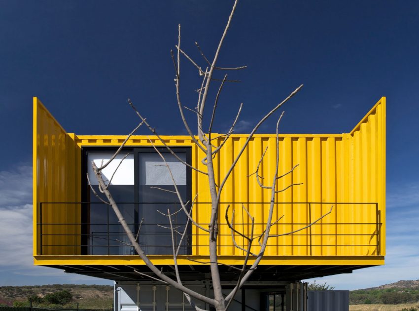 A Stylish Contemporary House Made of Four Shipping Containers in the Primavera Forest by S+ Diseño (10)
