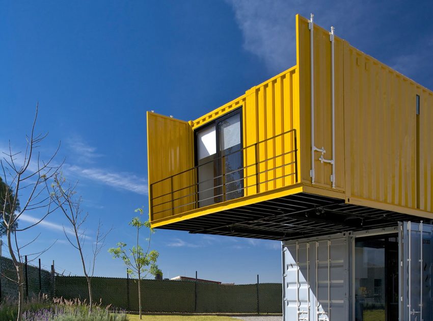 A Stylish Contemporary House Made of Four Shipping Containers in the Primavera Forest by S+ Diseño (11)