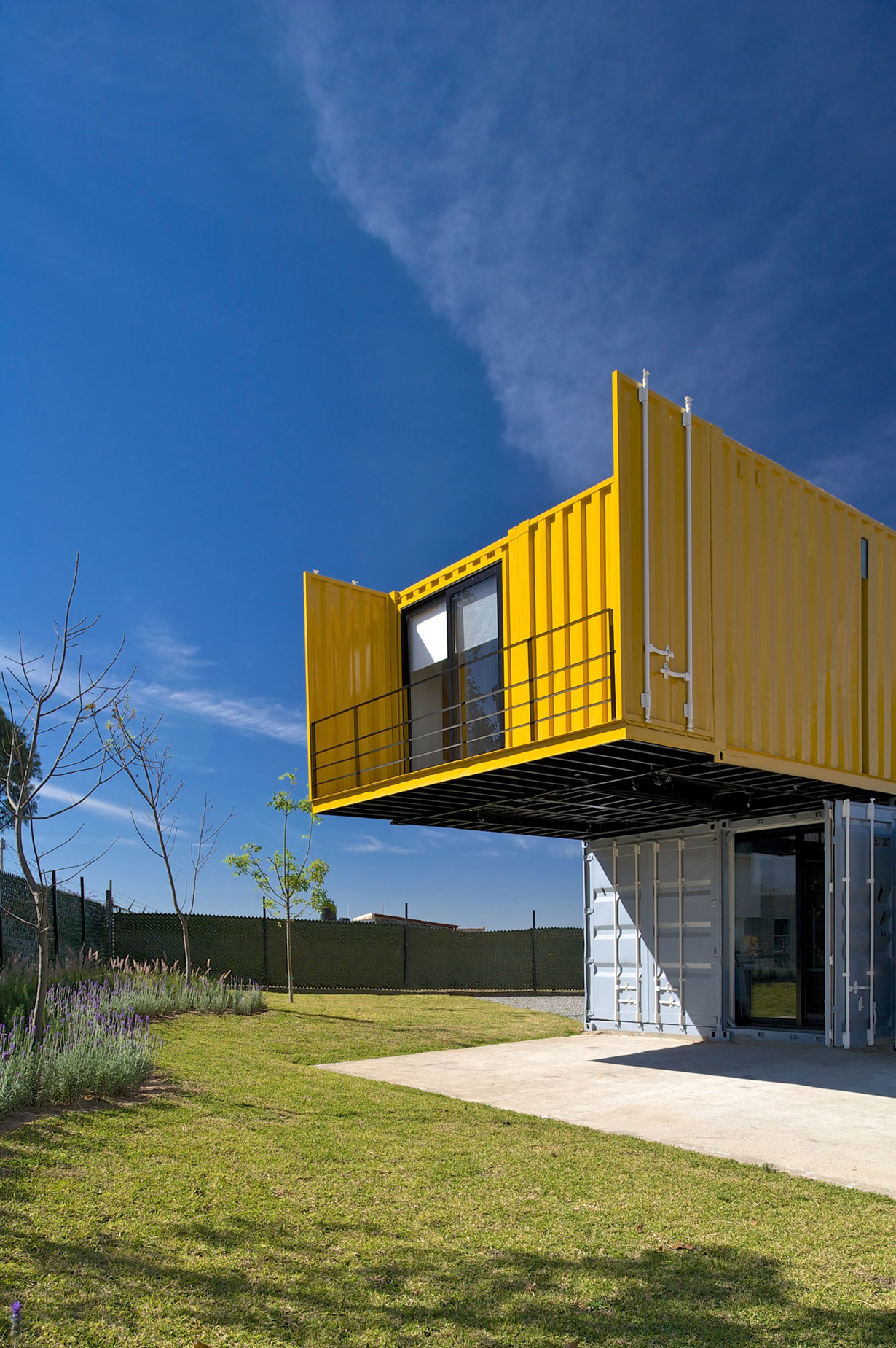 A Stylish Contemporary House Made of Four Shipping Containers in the Primavera Forest by S+ Diseño (11)