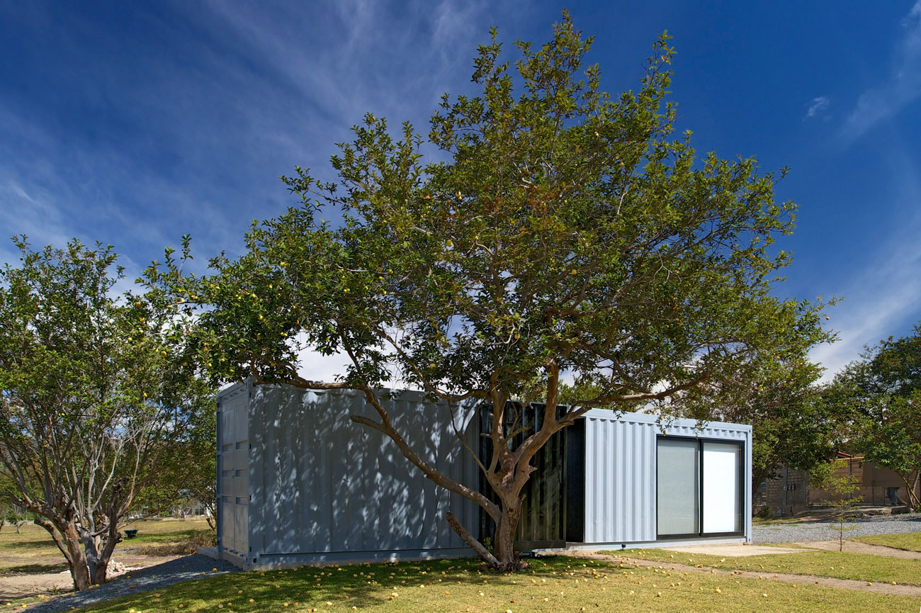 A Stylish Contemporary House Made of Four Shipping Containers in the Primavera Forest by S+ Diseño (14)