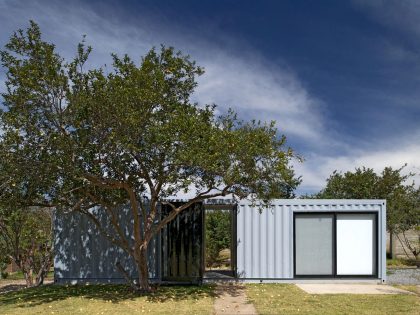 A Stylish Contemporary House Made of Four Shipping Containers in the Primavera Forest by S+ Diseño (15)