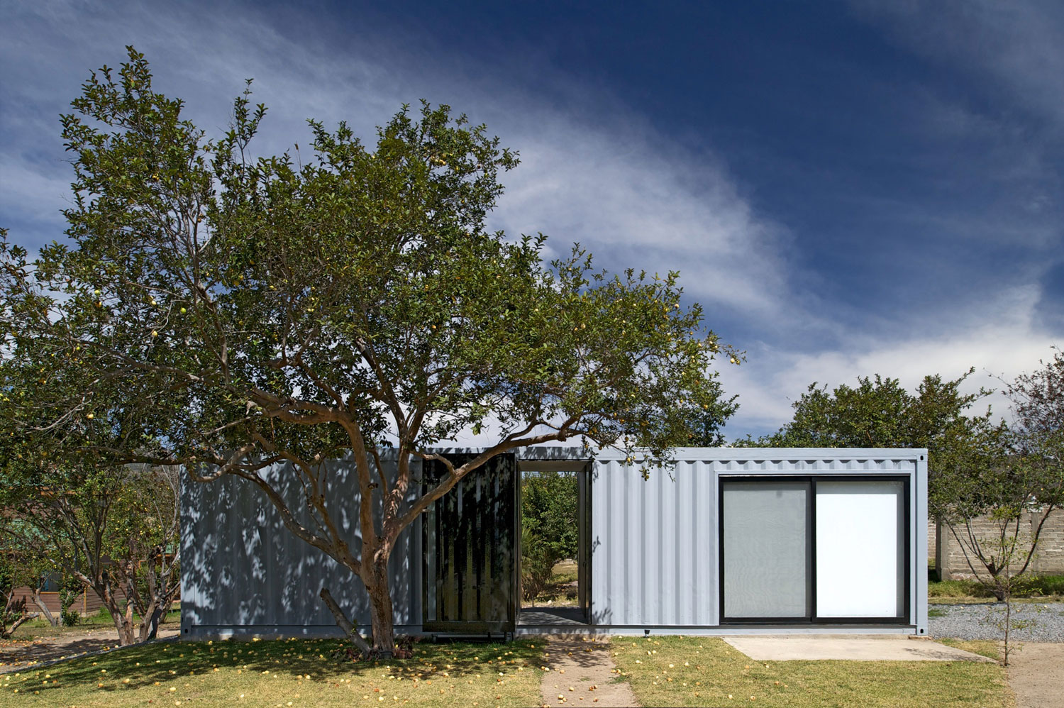 A Stylish Contemporary House Made of Four Shipping Containers in the Primavera Forest by S+ Diseño (15)