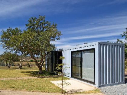 A Stylish Contemporary House Made of Four Shipping Containers in the Primavera Forest by S+ Diseño (16)