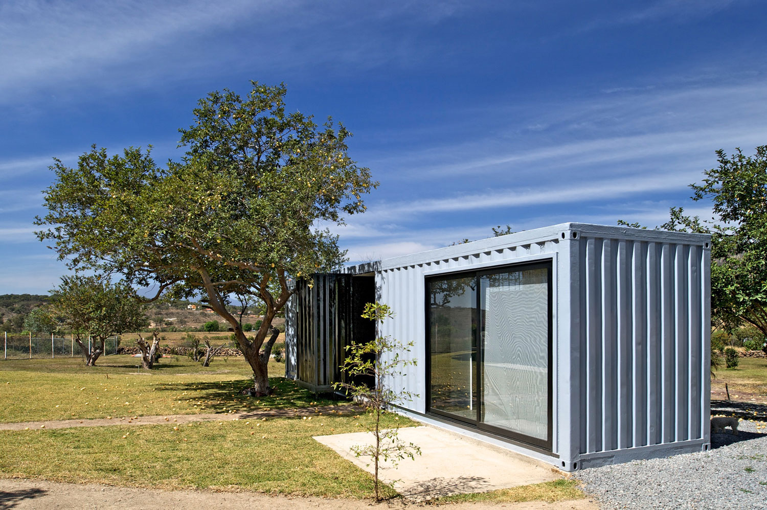 A Stylish Contemporary House Made of Four Shipping Containers in the Primavera Forest by S+ Diseño (16)