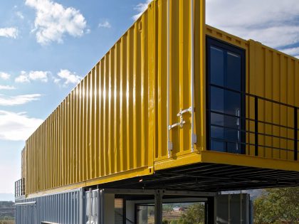 A Stylish Contemporary House Made of Four Shipping Containers in the Primavera Forest by S+ Diseño (7)