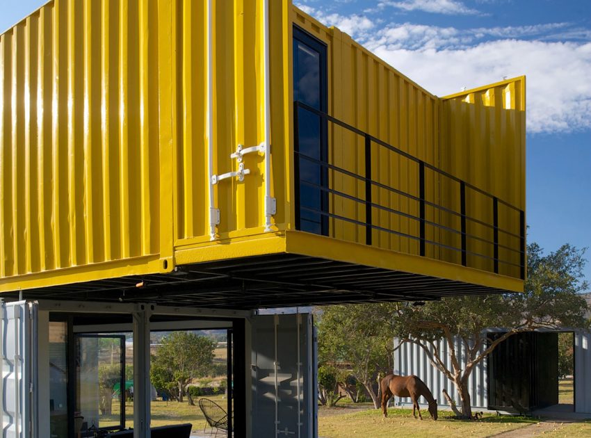 A Stylish Contemporary House Made of Four Shipping Containers in the Primavera Forest by S+ Diseño (8)