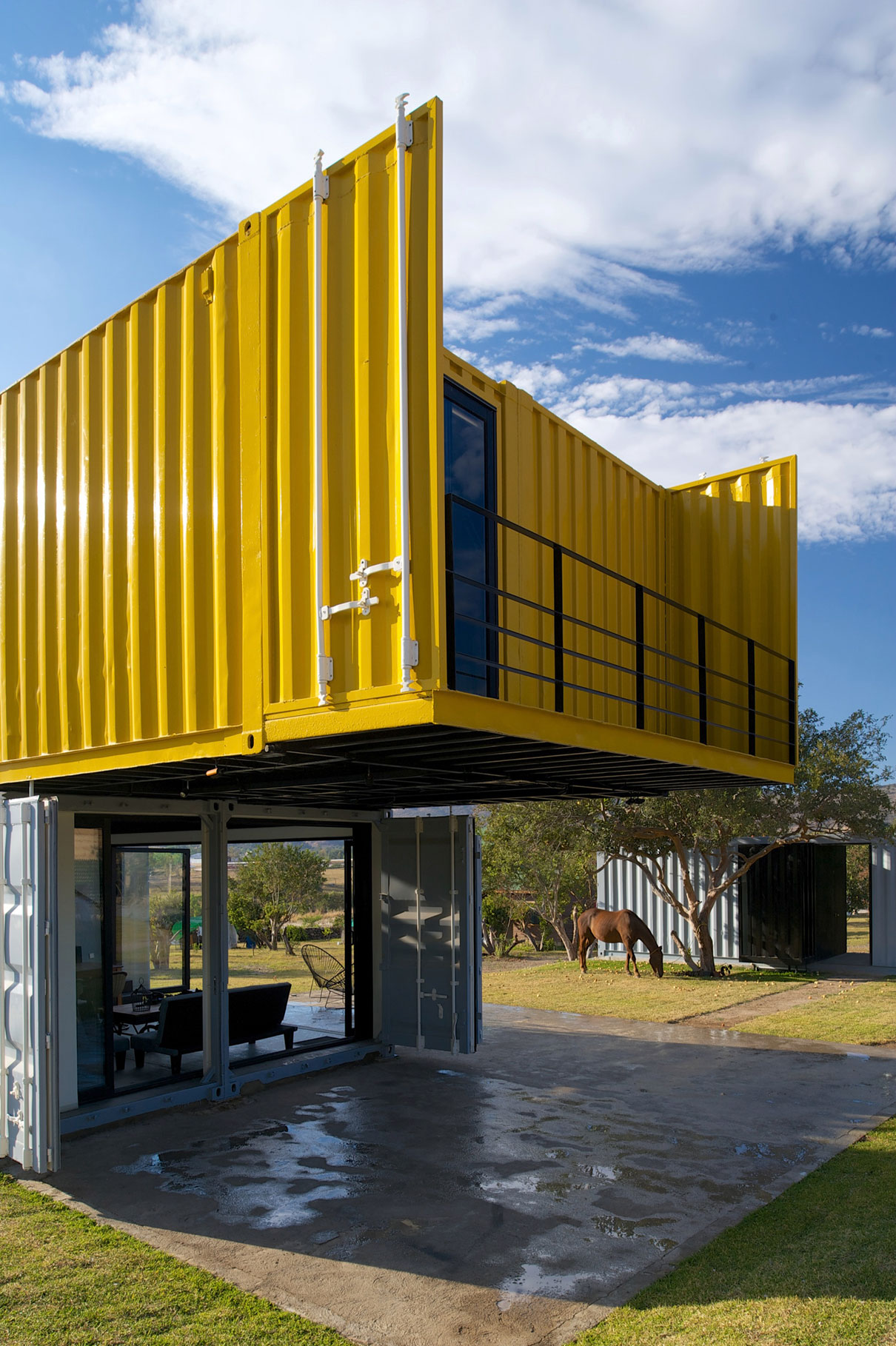 A Stylish Contemporary House Made of Four Shipping Containers in the Primavera Forest by S+ Diseño (8)