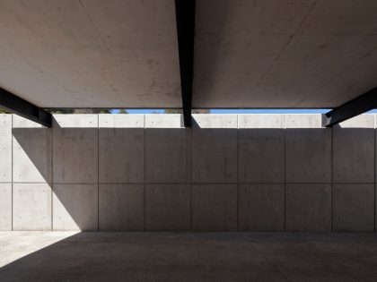 A Contemporary House Made of Wood, Concrete and Volcanic Stone in Mexico City by Materia Arquitectonica (10)