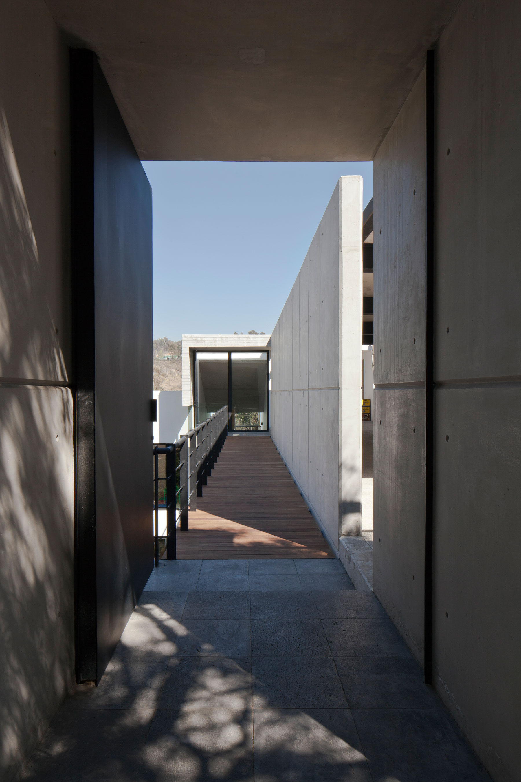 A Contemporary House Made of Wood, Concrete and Volcanic Stone in Mexico City by Materia Arquitectonica (12)