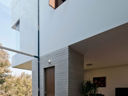 A Contemporary House Made of Wood, Concrete and Volcanic Stone in Mexico City by Materia Arquitectonica (14)