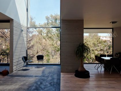 A Contemporary House Made of Wood, Concrete and Volcanic Stone in Mexico City by Materia Arquitectonica (15)