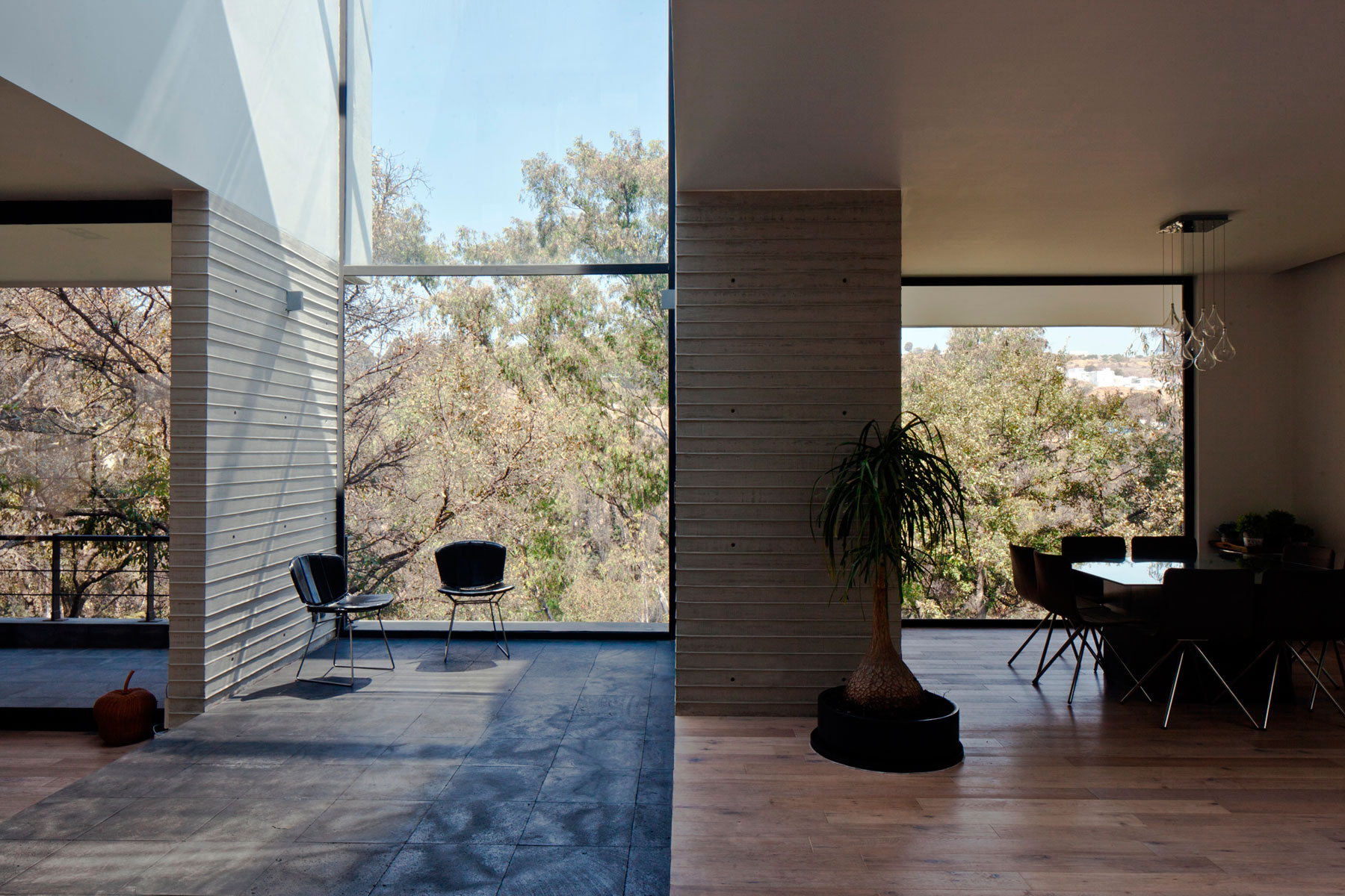 A Contemporary House Made of Wood, Concrete and Volcanic Stone in Mexico City by Materia Arquitectonica (15)