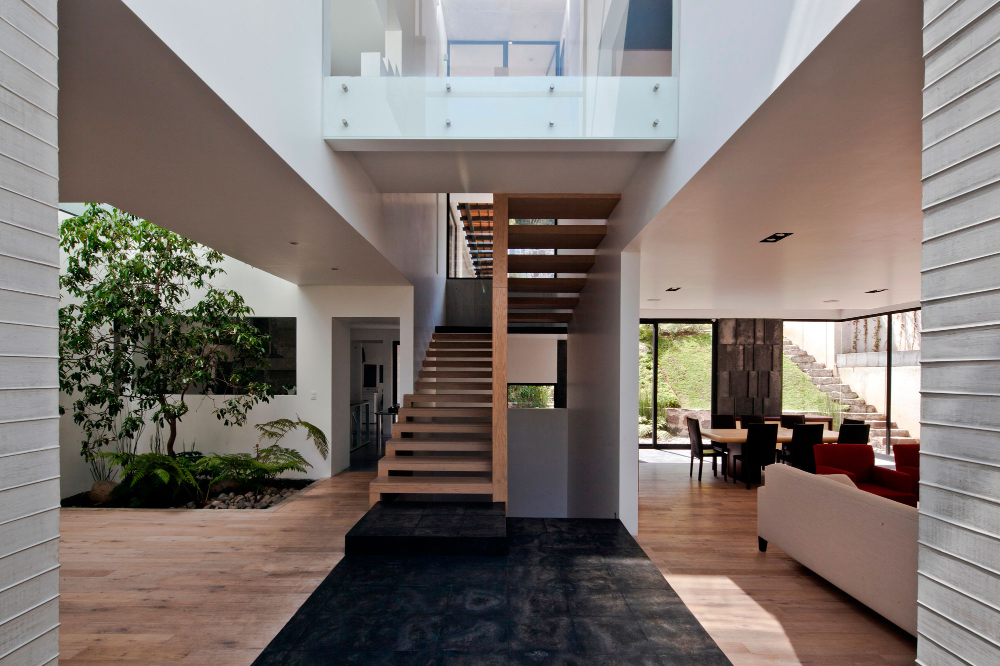 A Contemporary House Made of Wood, Concrete and Volcanic Stone in Mexico City by Materia Arquitectonica (16)
