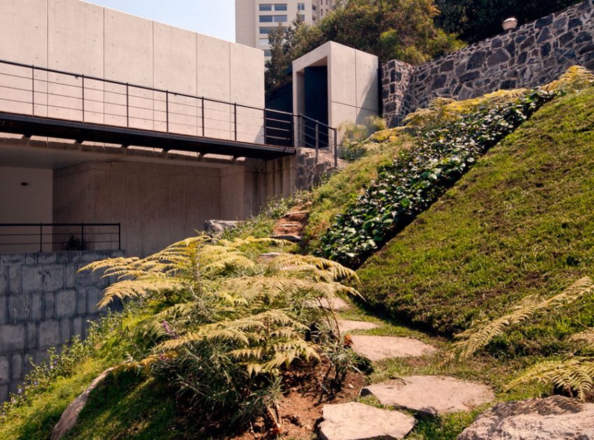 A Contemporary House Made of Wood, Concrete and Volcanic Stone in Mexico City by Materia Arquitectonica (3)