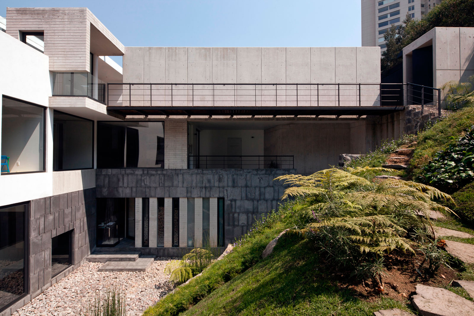 A Contemporary House Made of Wood, Concrete and Volcanic Stone in Mexico City by Materia Arquitectonica (5)