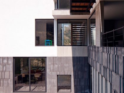 A Contemporary House Made of Wood, Concrete and Volcanic Stone in Mexico City by Materia Arquitectonica (7)