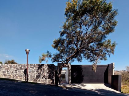 A Contemporary House Made of Wood, Concrete and Volcanic Stone in Mexico City by Materia Arquitectonica (8)