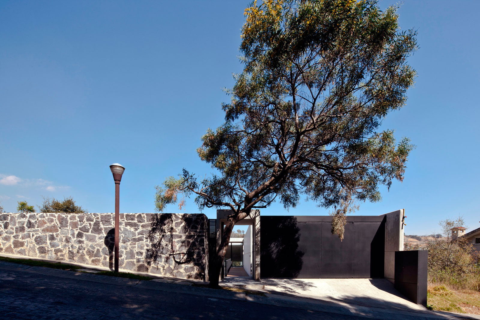 A Contemporary House Made of Wood, Concrete and Volcanic Stone in Mexico City by Materia Arquitectonica (8)