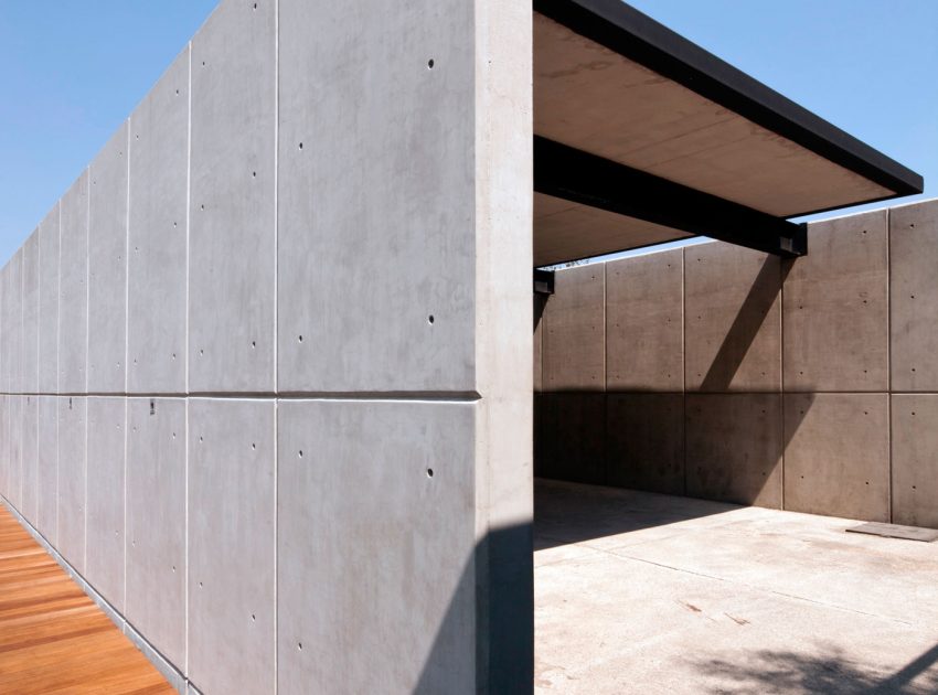 A Contemporary House Made of Wood, Concrete and Volcanic Stone in Mexico City by Materia Arquitectonica (9)