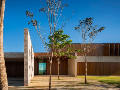 A Contemporary House with Both Opaque and Transparent Facades in São Paulo, Brazil by Studio Arthur Casas (11)