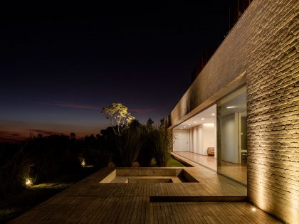 A Contemporary House with Both Opaque and Transparent Facades in São Paulo, Brazil by Studio Arthur Casas (15)