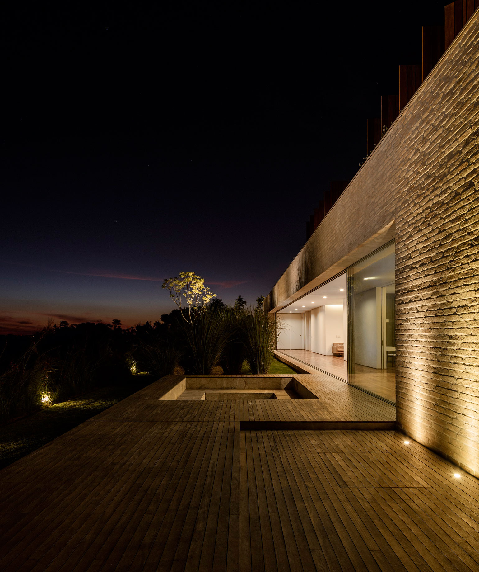A Contemporary House with Both Opaque and Transparent Facades in São Paulo, Brazil by Studio Arthur Casas (15)