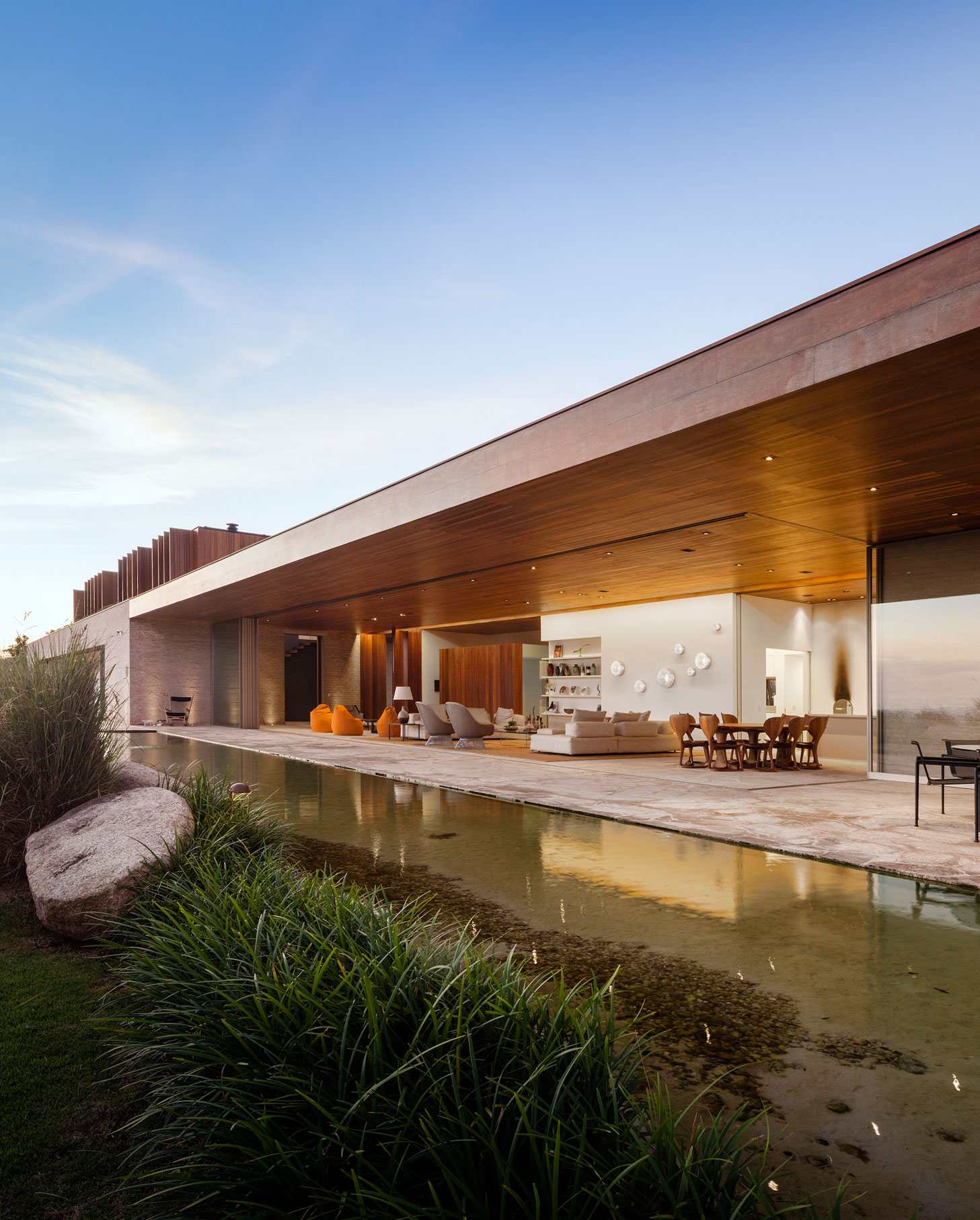 A Contemporary House with Both Opaque and Transparent Facades in São Paulo, Brazil by Studio Arthur Casas (3)