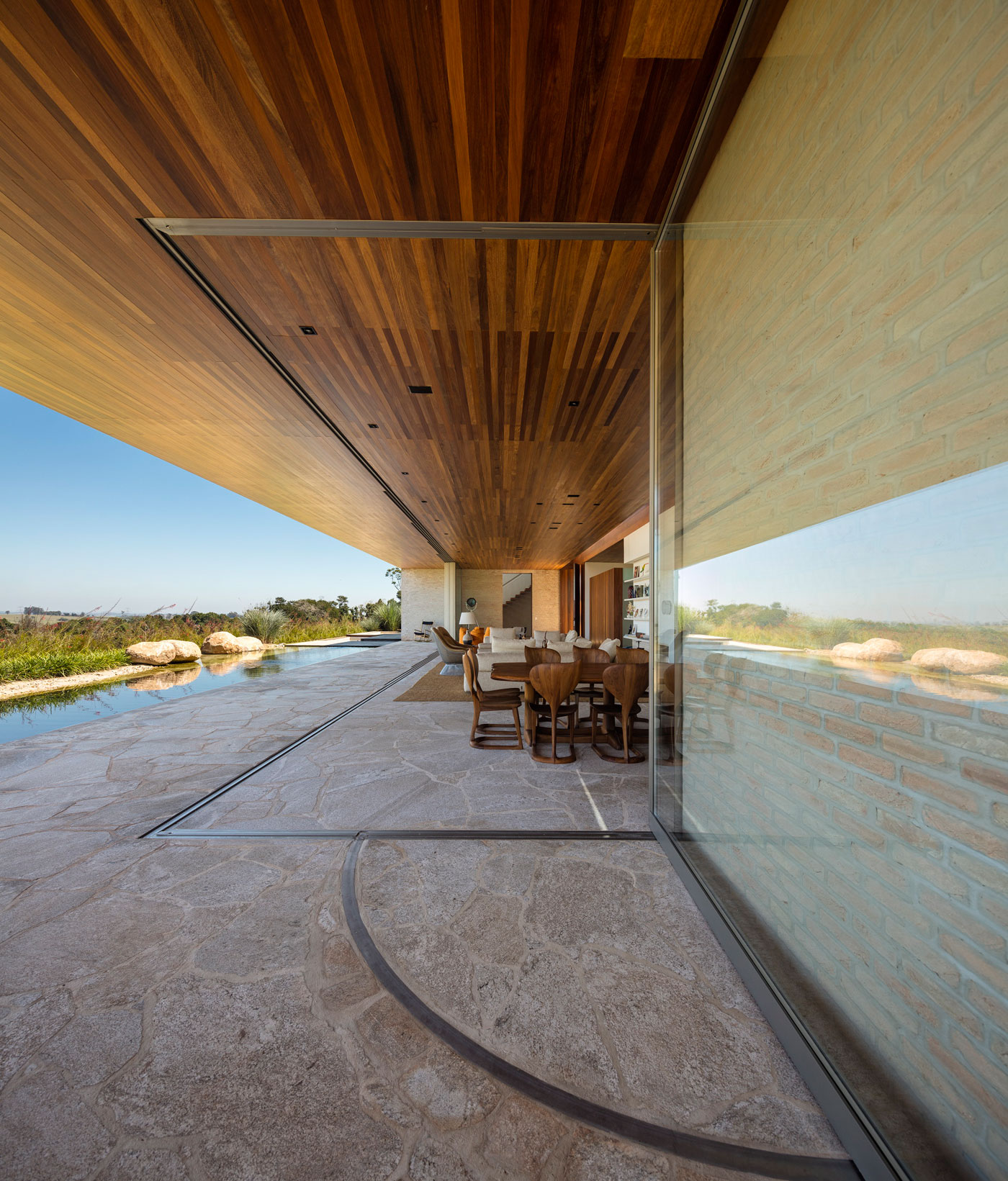 A Contemporary House with Both Opaque and Transparent Facades in São Paulo, Brazil by Studio Arthur Casas (5)
