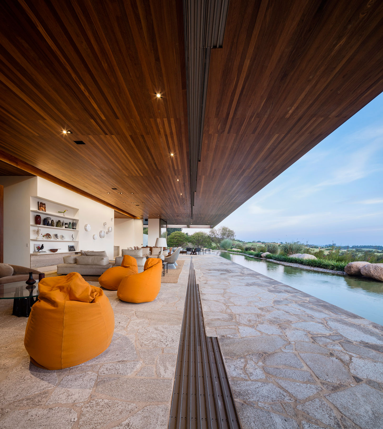 A Contemporary House with Both Opaque and Transparent Facades in São Paulo, Brazil by Studio Arthur Casas (9)