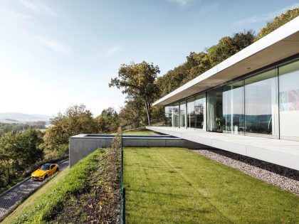 A Contemporary House with Lots of Glass, Steel and Concrete in Thuringia, Germany by Paul de Ruiter Architects (1)