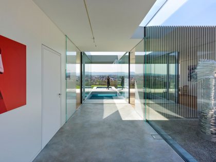A Contemporary House with Lots of Glass, Steel and Concrete in Thuringia, Germany by Paul de Ruiter Architects (11)