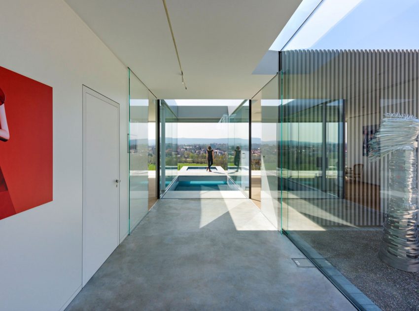A Contemporary House with Lots of Glass, Steel and Concrete in Thuringia, Germany by Paul de Ruiter Architects (11)