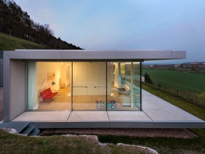 A Contemporary House with Lots of Glass, Steel and Concrete in Thuringia, Germany by Paul de Ruiter Architects (13)