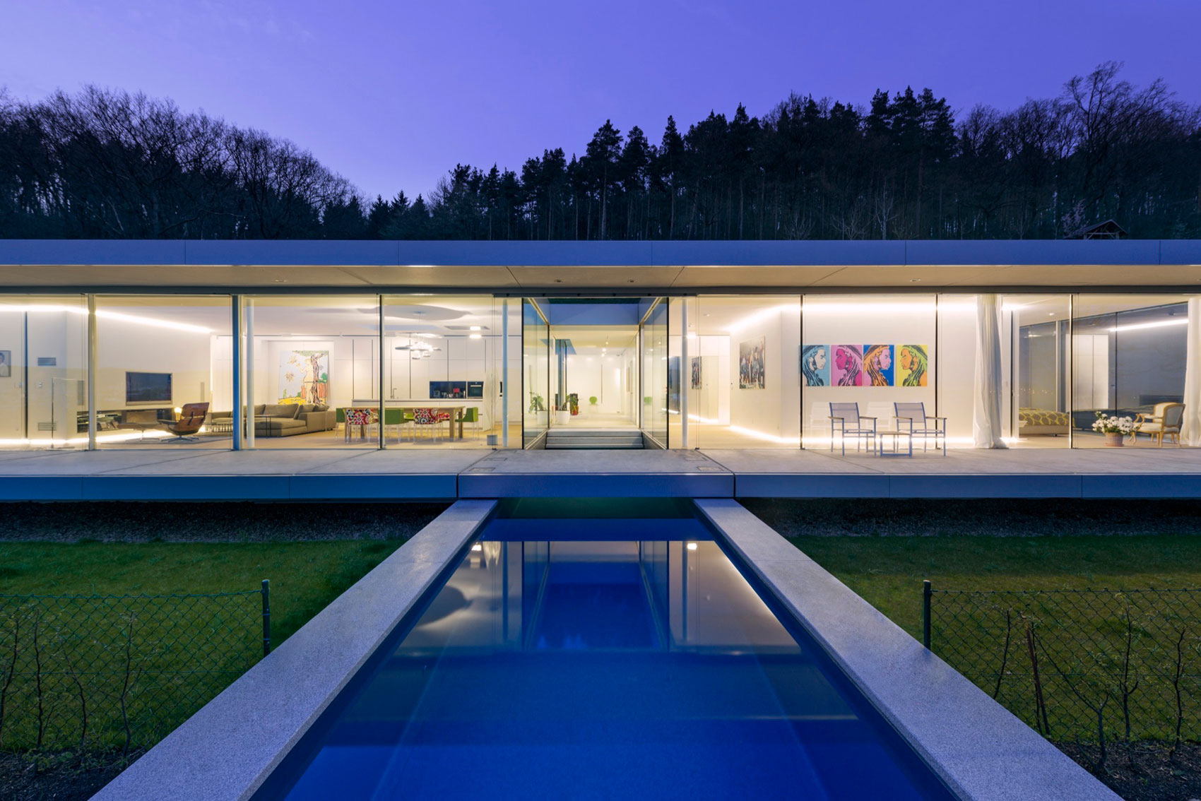 A Contemporary House with Lots of Glass, Steel and Concrete in Thuringia, Germany by Paul de Ruiter Architects (14)