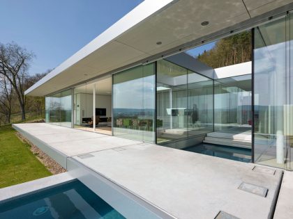 A Contemporary House with Lots of Glass, Steel and Concrete in Thuringia, Germany by Paul de Ruiter Architects (2)