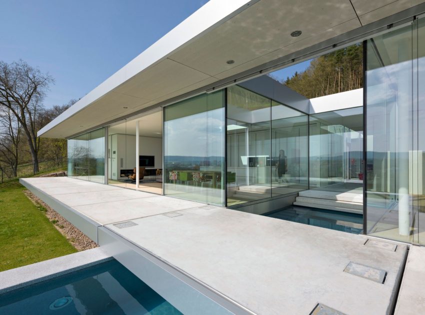 A Contemporary House with Lots of Glass, Steel and Concrete in Thuringia, Germany by Paul de Ruiter Architects (2)