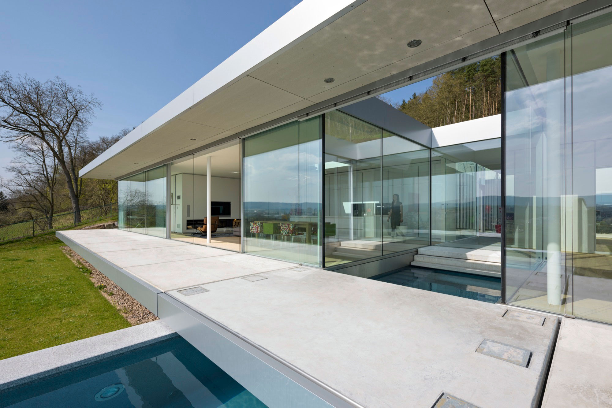 A Contemporary House with Lots of Glass, Steel and Concrete in Thuringia, Germany by Paul de Ruiter Architects (2)