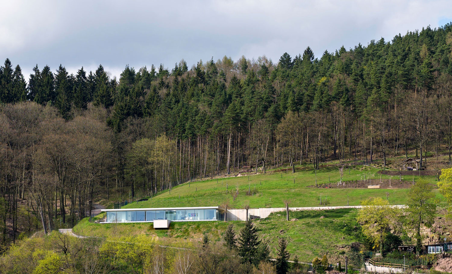 A Contemporary House with Lots of Glass, Steel and Concrete in Thuringia, Germany by Paul de Ruiter Architects (4)