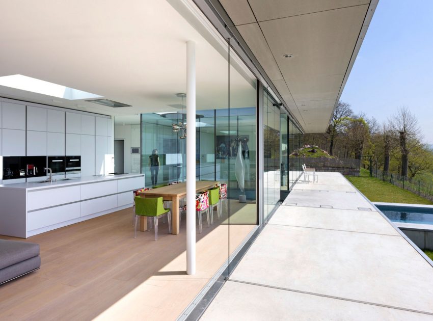 A Contemporary House with Lots of Glass, Steel and Concrete in Thuringia, Germany by Paul de Ruiter Architects (9)