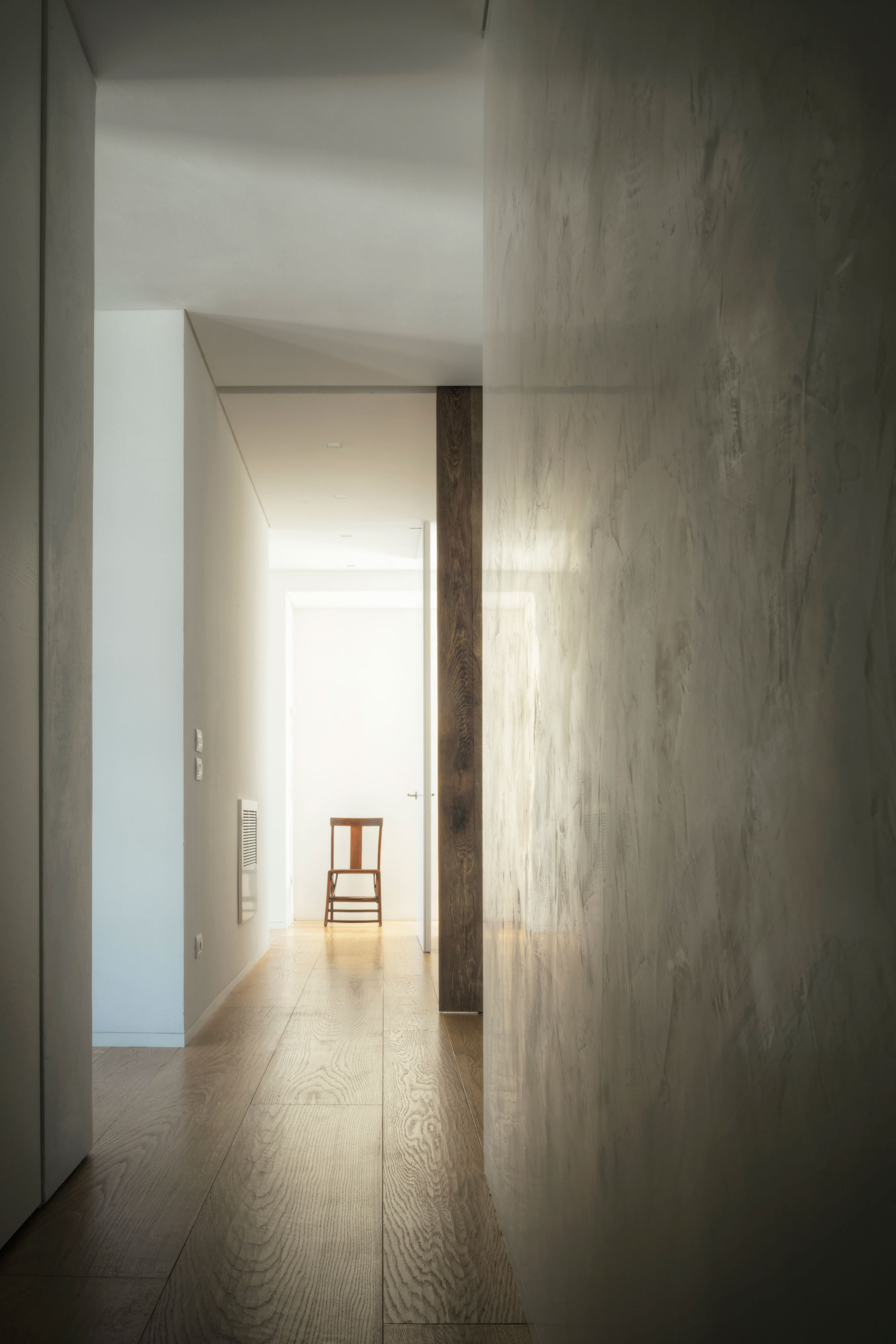 A Contemporary House with Strong and Warm Materials in Treviso, Italy by Gobbo Architetti (10)