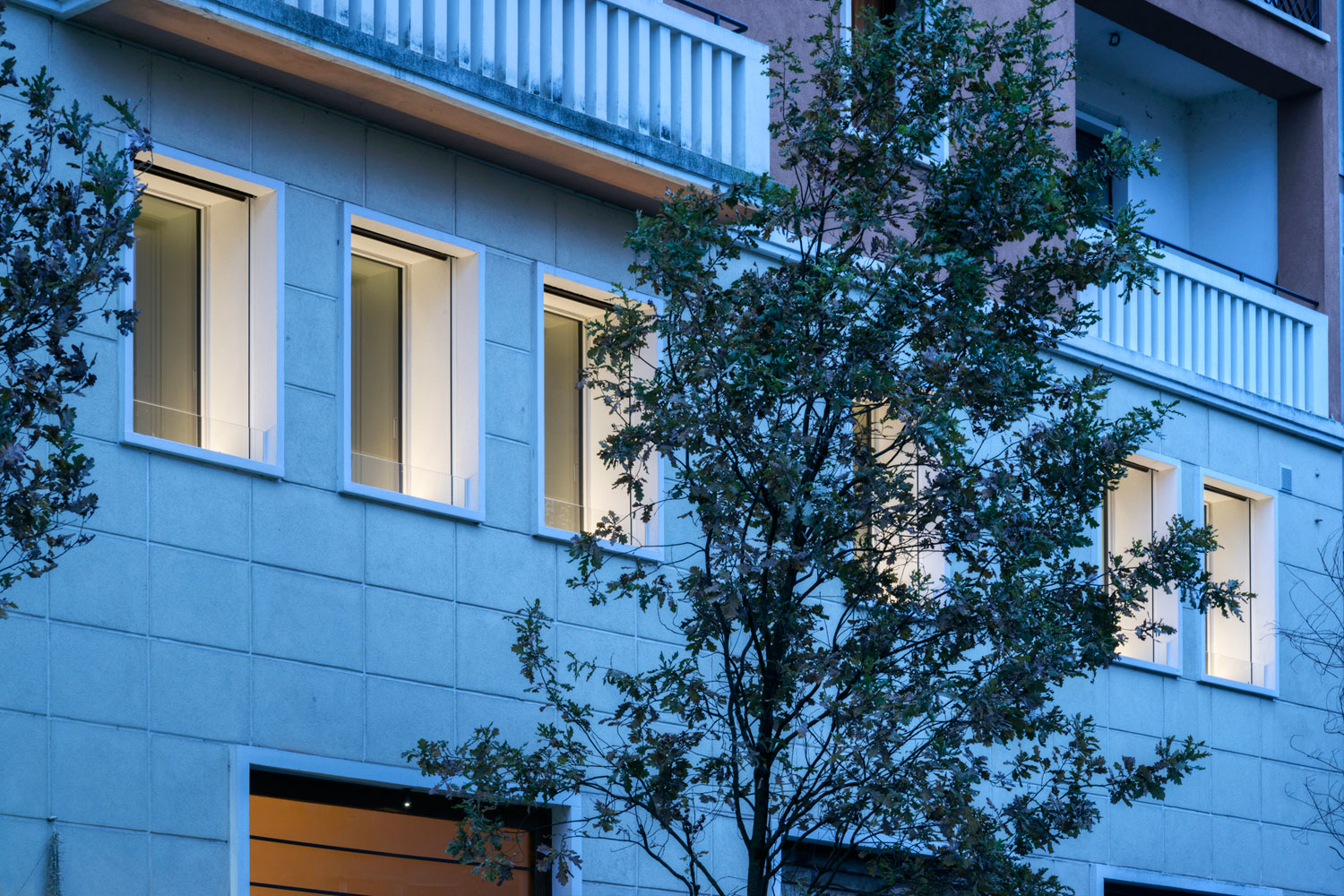A Contemporary House with Strong and Warm Materials in Treviso, Italy by Gobbo Architetti (19)