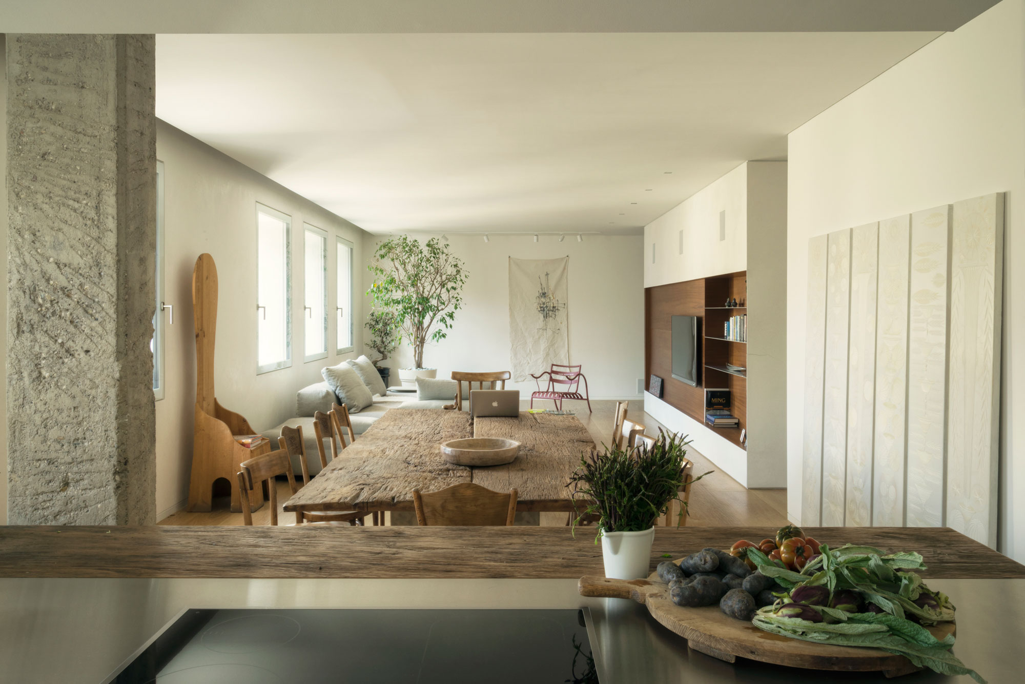 A Contemporary House with Strong and Warm Materials in Treviso, Italy by Gobbo Architetti (4)
