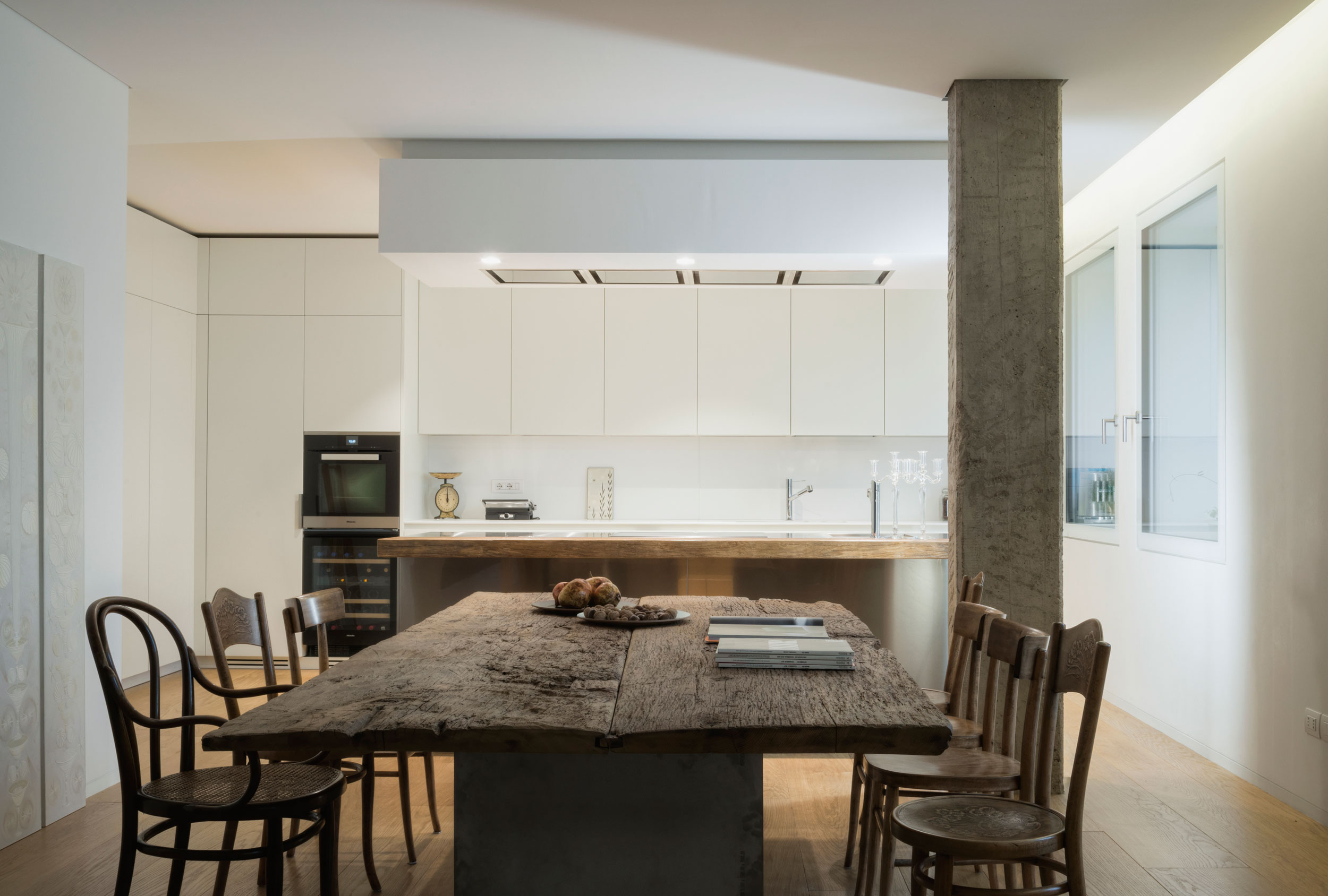 A Contemporary House with Strong and Warm Materials in Treviso, Italy by Gobbo Architetti (5)