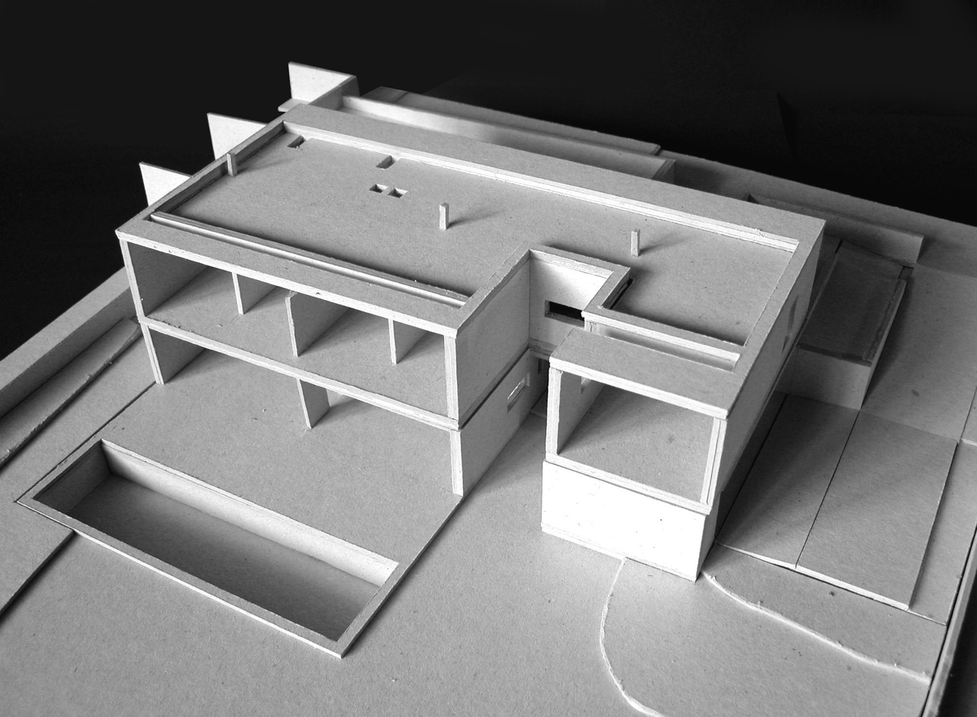 A Contemporary House with a Minimalist Decor Done in White by Raulino Silva Arquitecto (38)