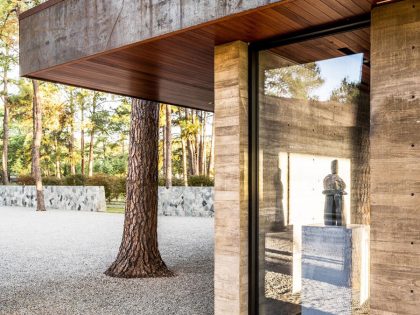 A Contemporary Lakefront Home with Concrete and Weathering Steel in Cedar Creek Reservoir by Wernerfield (11)