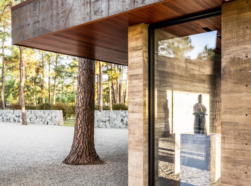 A Contemporary Lakefront Home with Concrete and Weathering Steel in Cedar Creek Reservoir by Wernerfield (11)