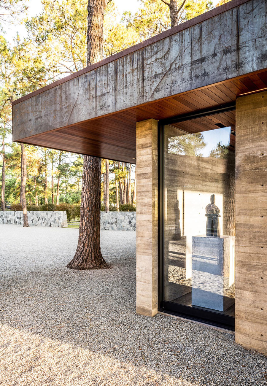 A Contemporary Lakefront Home with Concrete and Weathering Steel in Cedar Creek Reservoir by Wernerfield (11)