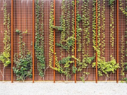 A Contemporary Lakefront Home with Concrete and Weathering Steel in Cedar Creek Reservoir by Wernerfield (12)